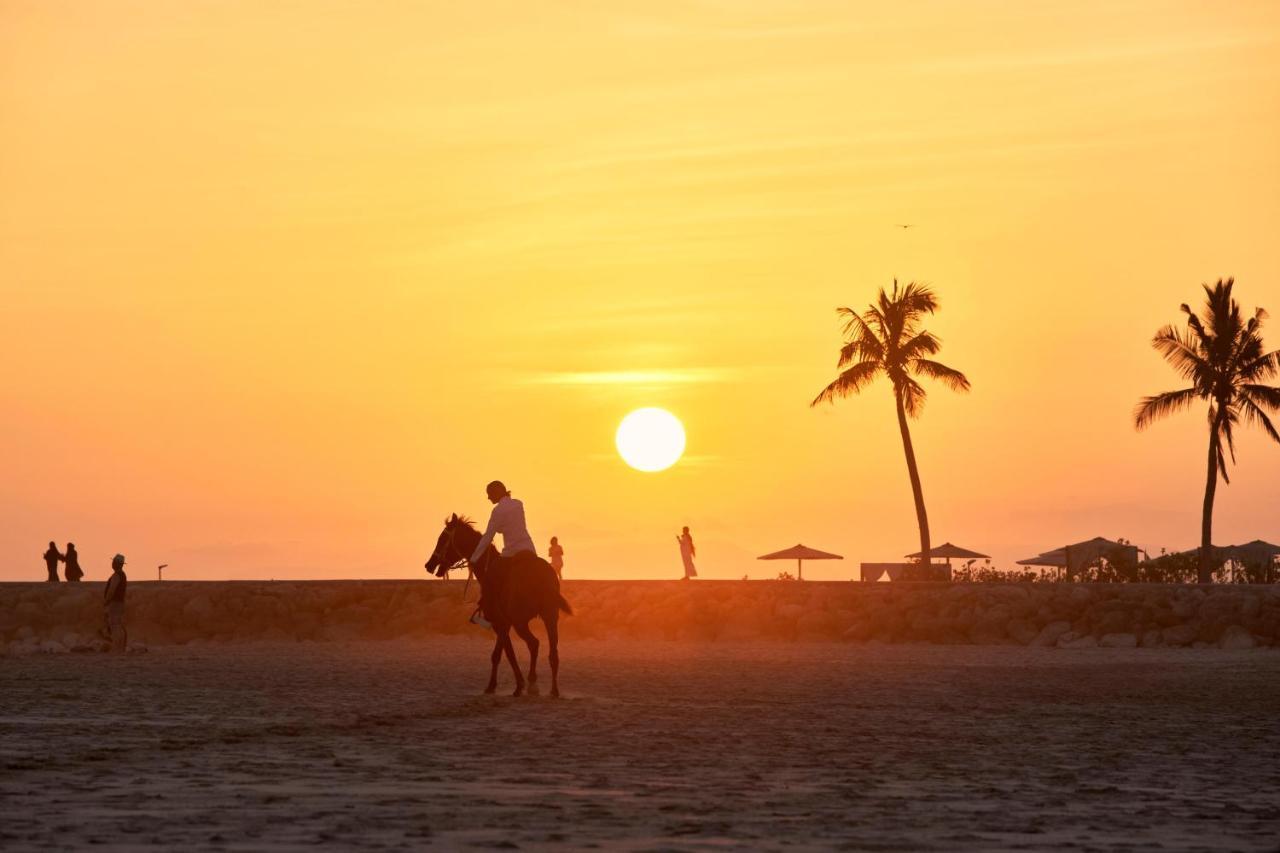 Fanar Hotel & Residences Salalah Extérieur photo Sunset at Jumeirah Beach