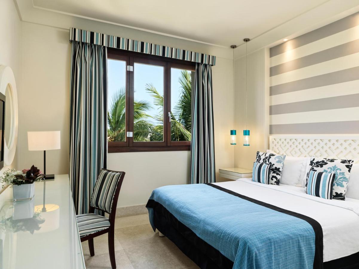 Fanar Hotel & Residences Salalah Extérieur photo A bedroom at the resort