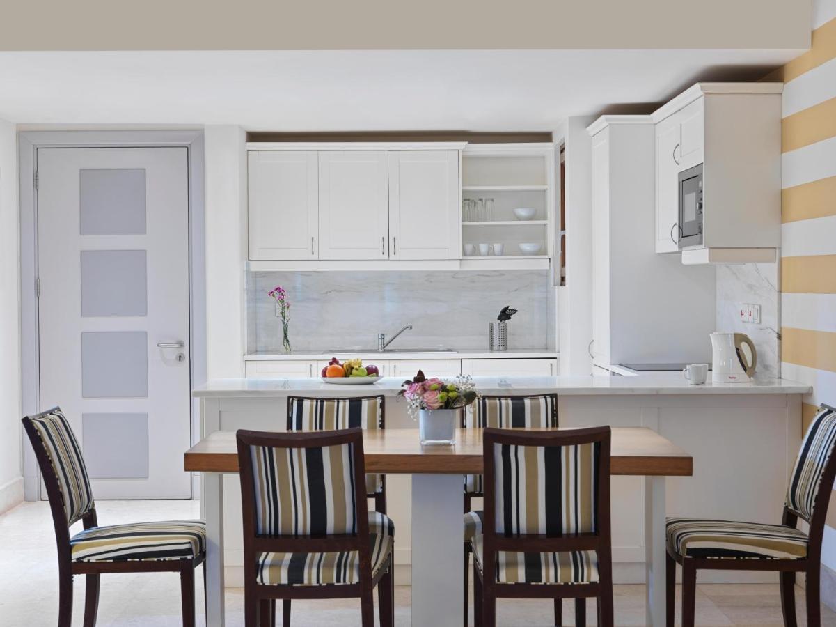 Fanar Hotel & Residences Salalah Extérieur photo A modern kitchen