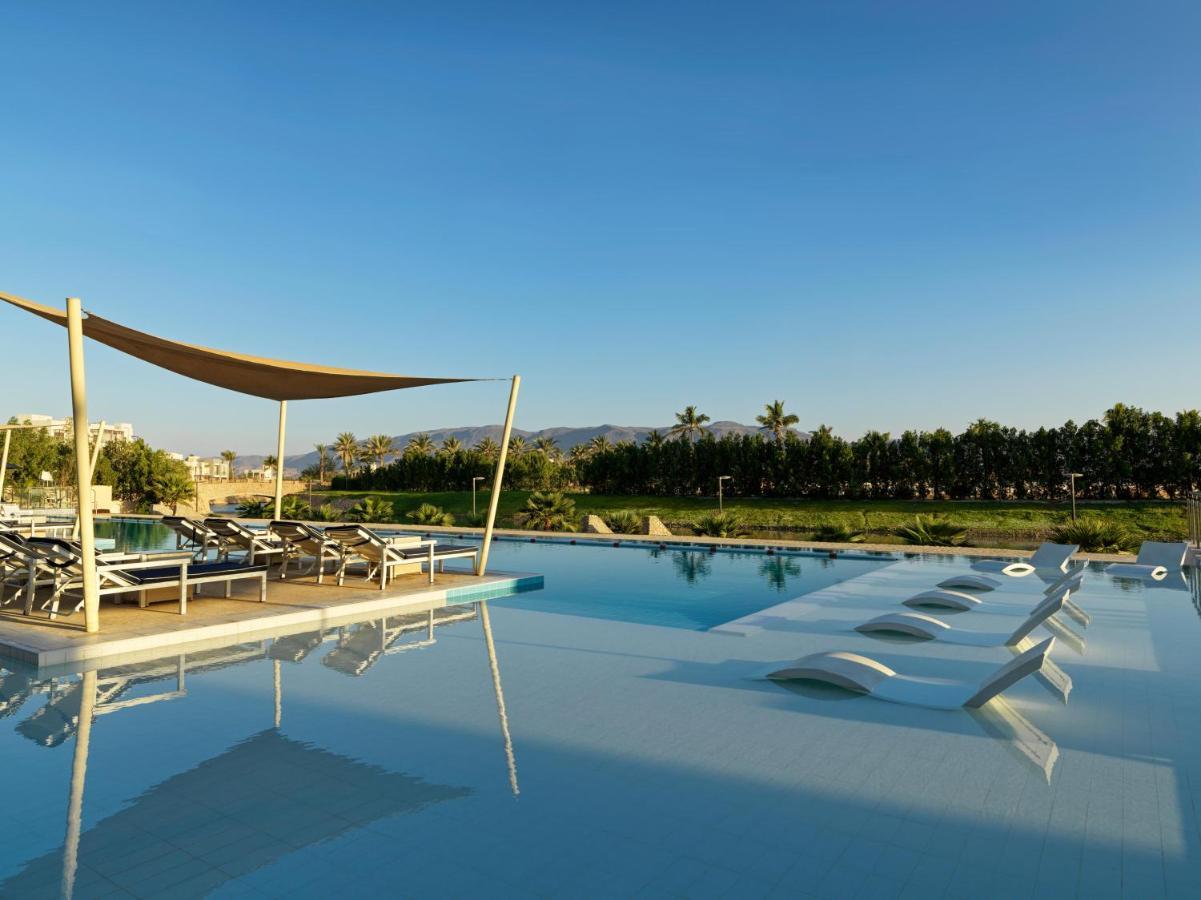 Fanar Hotel & Residences Salalah Extérieur photo The swimming pool at the hotel