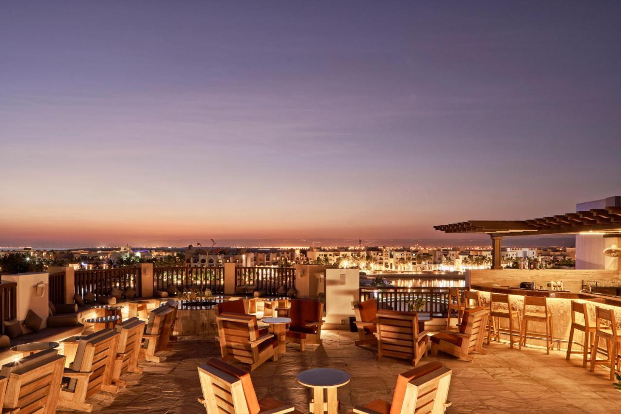 Fanar Hotel & Residences Salalah Extérieur photo Rooftop bar at the hotel