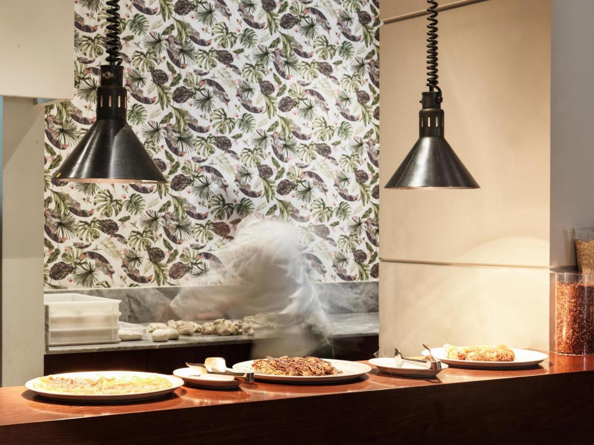 Fanar Hotel & Residences Salalah Extérieur photo Open kitchen at a restaurant