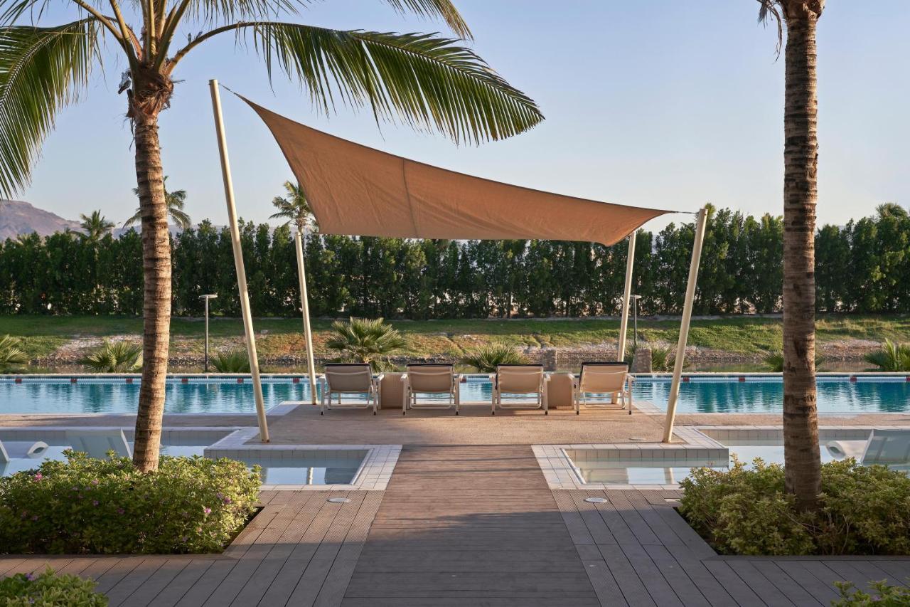 Fanar Hotel & Residences Salalah Extérieur photo The swimming pool at the Four Seasons Hotel, The Palm, Dubai