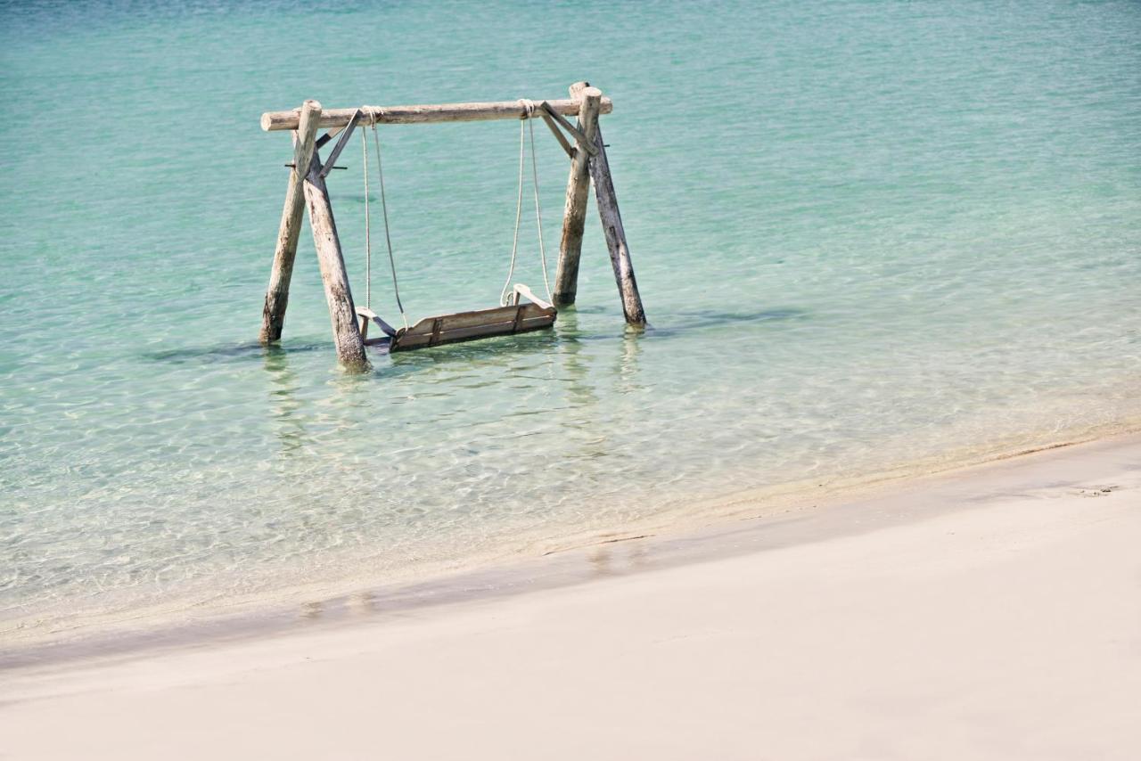 Fanar Hotel & Residences Salalah Extérieur photo Swing at the beach